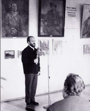 Художник на открытии выставки. 1985